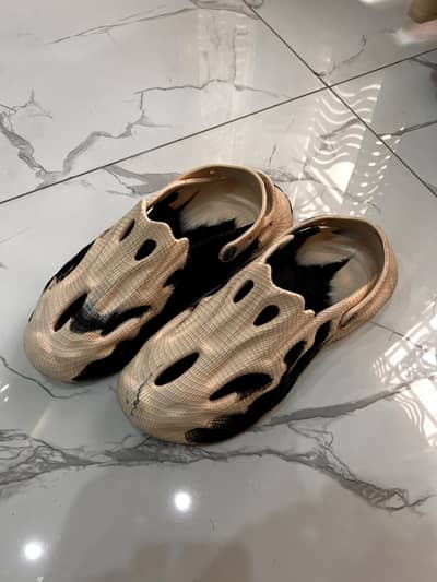 foam runner sandals size 45