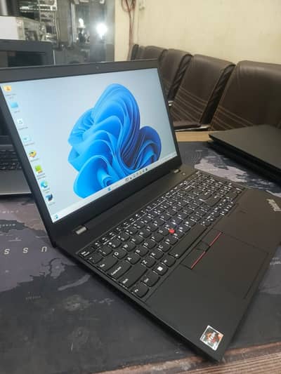 Lenovo ThinkPad P15v Gen 3 AMD Ryzen 5 6650H 4GB Nvidia 8GB AMD Graph