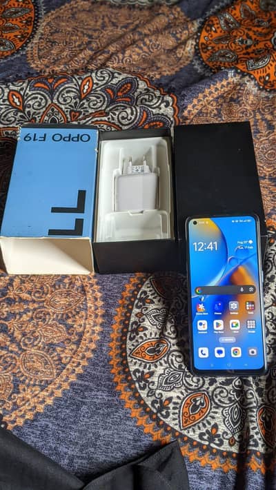 Oppo f19 6/128 with complete assocceriese