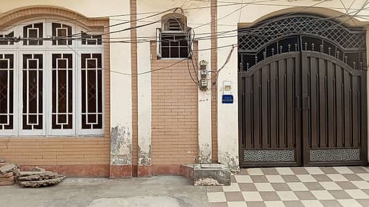 Prime Location 5 Marla House In Central Madina Town For sale