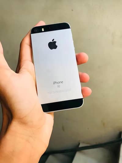 03237004371 iPhone SE 1st generation 10/10 water pack all ok no fault