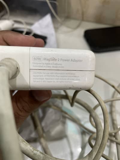 Original 60W MagSafe 2 Apple power adopter