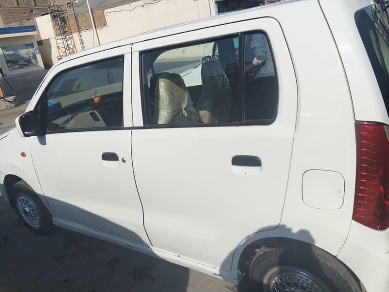 السلام علیکم ویگونر گاڑی وی ایکس ار اندر سے سیل پیک ہے باہر سے ٹچنگ ہے 2