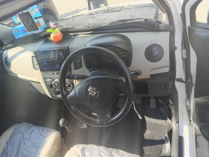 السلام علیکم ویگونر گاڑی وی ایکس ار اندر سے سیل پیک ہے باہر سے ٹچنگ ہے 4