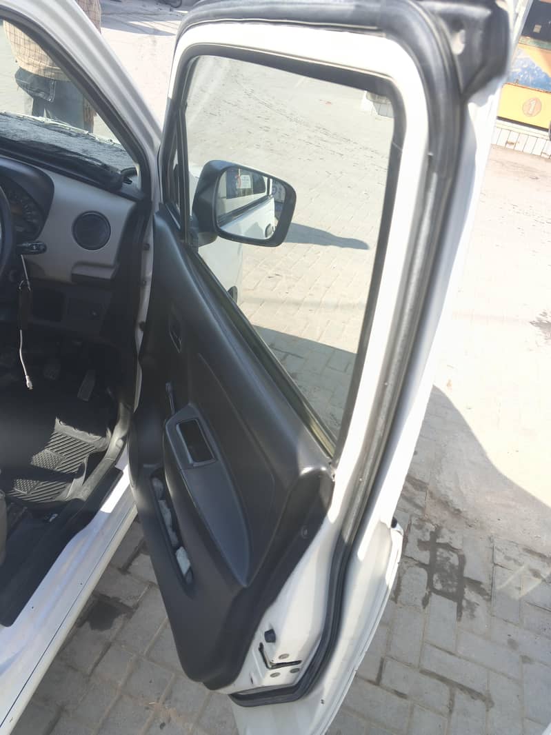السلام علیکم ویگونر گاڑی وی ایکس ار اندر سے سیل پیک ہے باہر سے ٹچنگ ہے 5