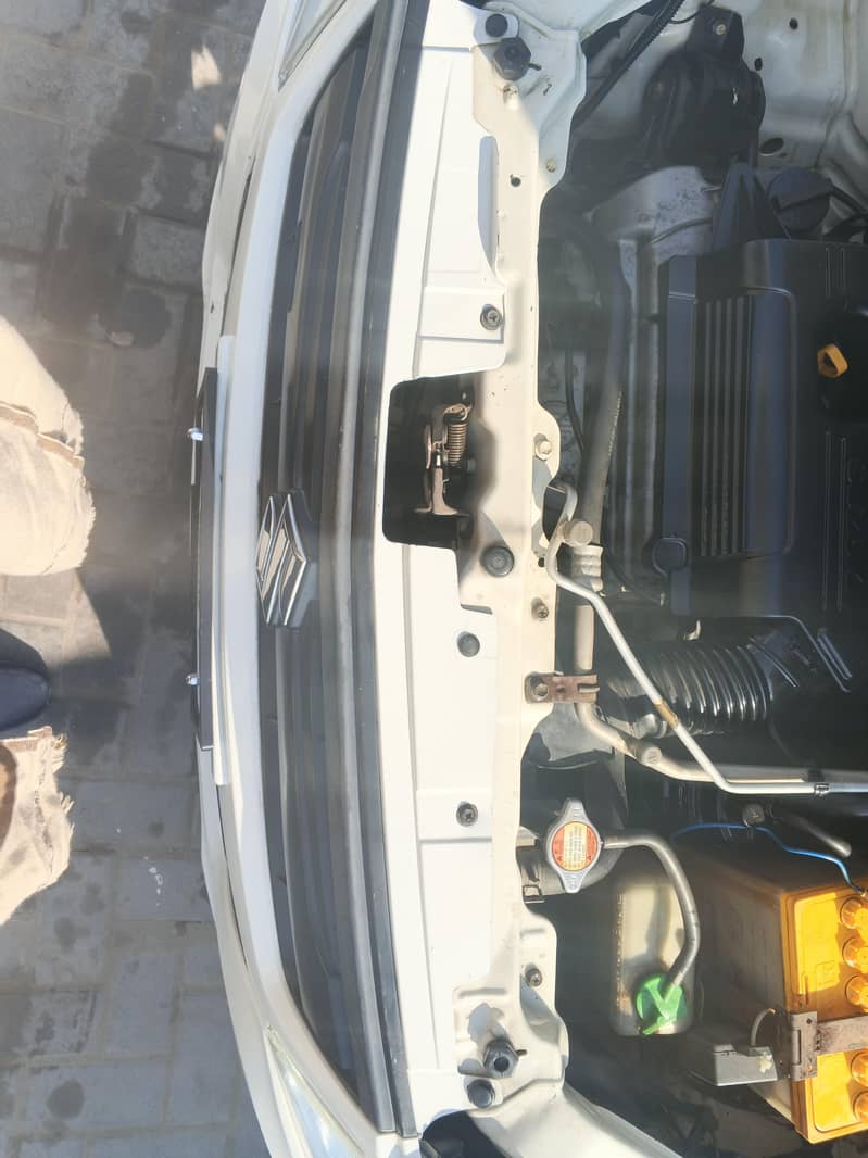 السلام علیکم ویگونر گاڑی وی ایکس ار اندر سے سیل پیک ہے باہر سے ٹچنگ ہے 8