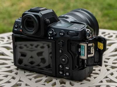 Nikon Z8 mirrorless body Nikon Z mount70 200 2.8 lens