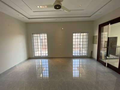 1 kinal brand newupper portion for rent in valencia