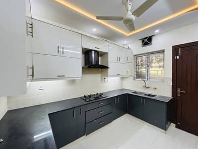 7 MARLA BEAUTIFUL GROUND PORTION FOR RENT AVAILABLE LIKE BRAND NEW