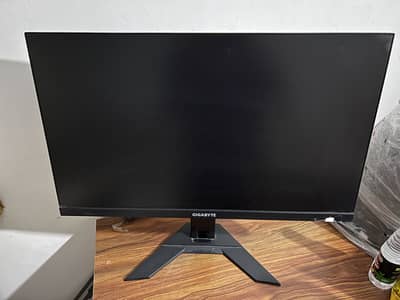 1 year used GigaByte Monitor | Lines