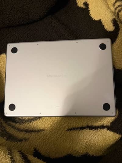 MacBook Pro M4 14 inch silver iCloud lock