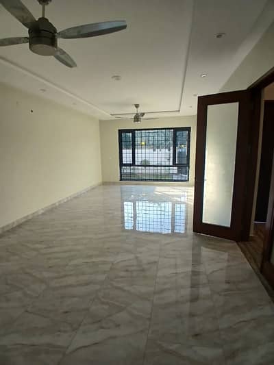 1 Kanal Beautiful Lower Portion Available For Rent Near All Facilities