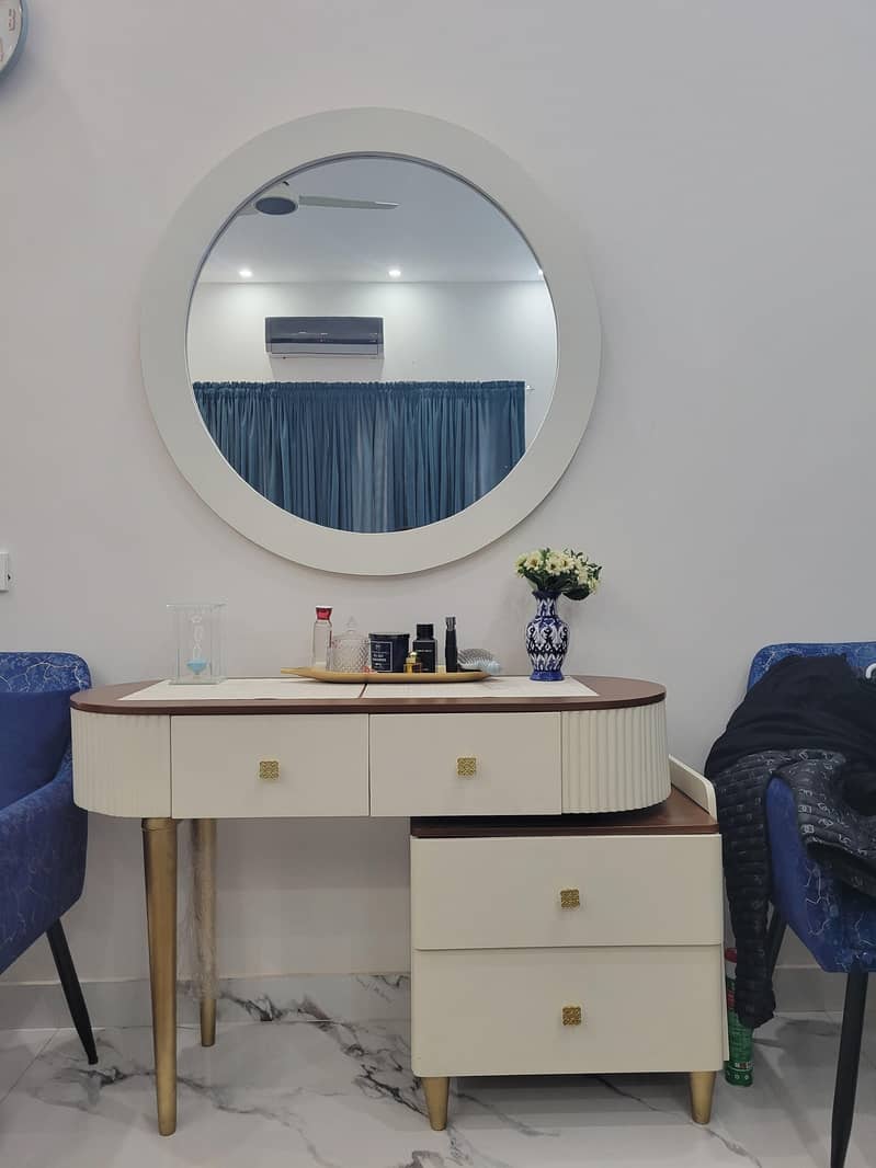 Stylish Dressing table 0