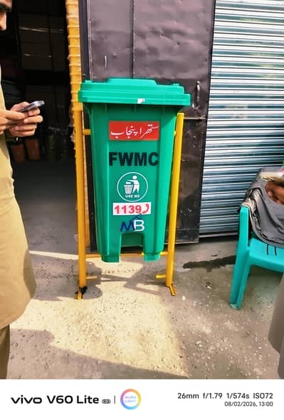 dustbin / trashbin /garbagebin / garbage can /dumpster