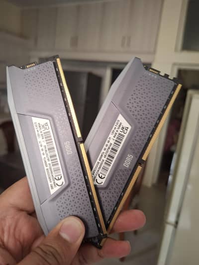 2*32 GB DDR5 Corsair Vengeance RGB