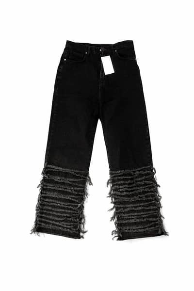 Black Stylish Frayed Jeans – Trendy Look | Like New