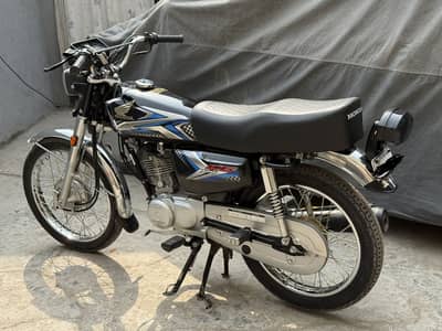 Honda 125 black colour modal 2024/2025 condition 10by10