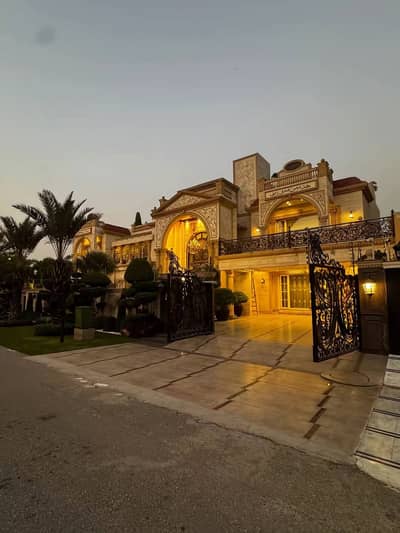 FULL BASEMENT, FULLY FURNISHED 2 KANAL ELEGANT AND FULLY MAINTAINED SUPER HOT LOCATED BUNGALOW WITH ALL LUXURY AMENITIES IS AVAILABLE IN THE BEST BLOCK OF DHA LAHORE.