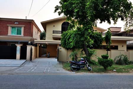 1 KANAL SPANISH BUNGALOW FOR SALE PRIME LOCATION PHASE 3