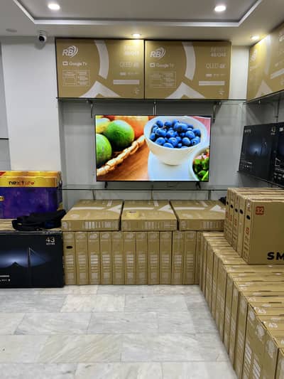 44. Inch. Q. Led. Tv. New box pack.  Call. O323O9OOI29