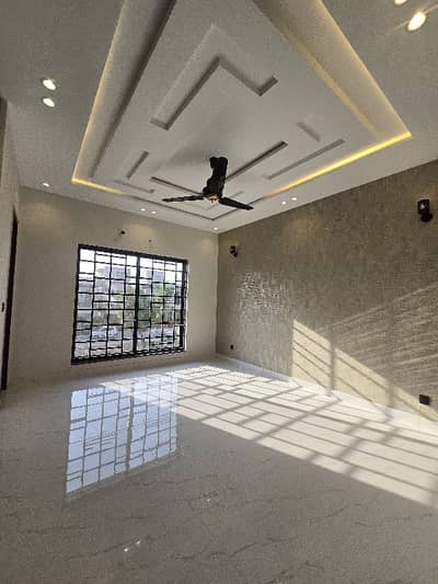 1 KANAL Like New Lock Option For Rent