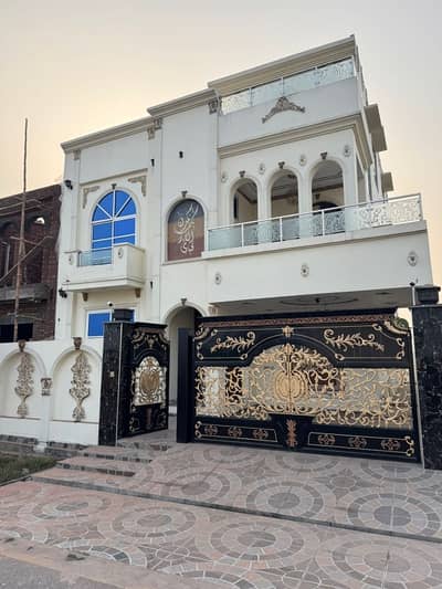 Prime Location House For sale Is Readily Available In Prime Location Of Royal Palm City