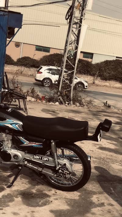 Honda 125 for sale for more details come on whatsapp 03105394450