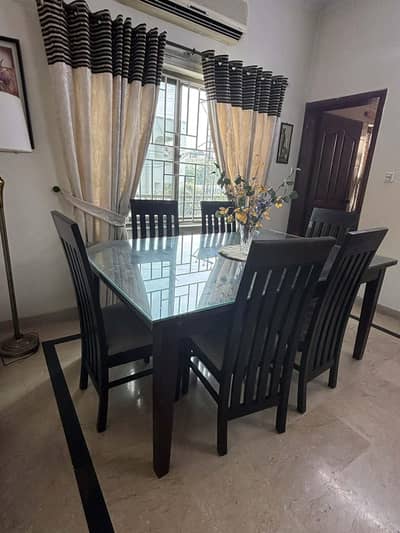 dinning table with 6 chairs