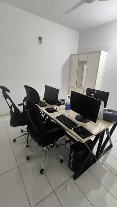 4 Seat workstation For Sale New Condition