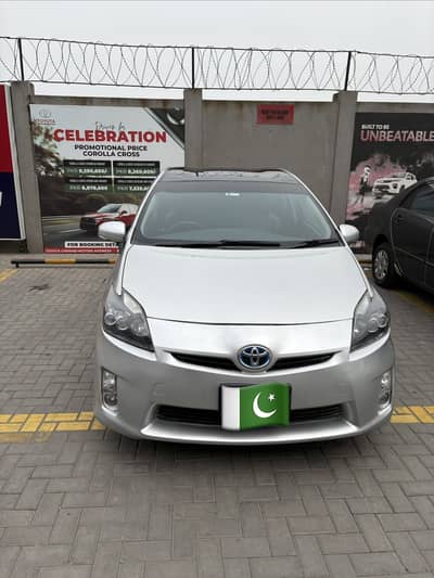 Toyota Prius 1.8 10/16 model for sale