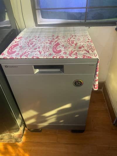 Dishwisher of dawlance is for sale.