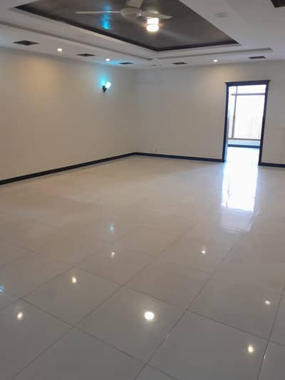 Full House for Rent E-11/2, Islamabad   Opposite Main Double Road  Triple Storey | Complete 2-Unit House  6 Bedrooms  7 Washrooms  2 Separate Kitchens  2 TV Lounges  Study Room  Servant Quarters  Ideal for Family Only  Rent Demand: PKR 180,000  Contact: