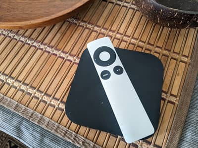 Apple TV 3rd Gen with Genuine remote and cable