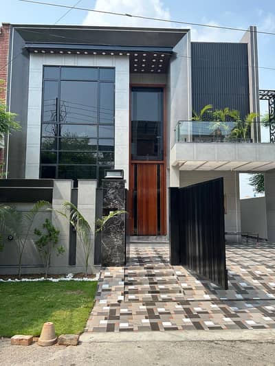 10 Marla Brand New Luxury Modern Style With Direct Meeting Available For Sale in Wapda Town
