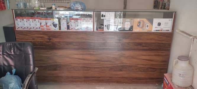 shop counter for sale 8 fit lenght 4.25 hight like brand new
