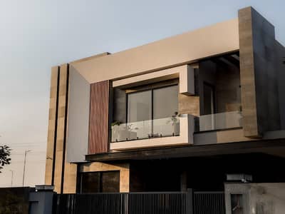 OWNER BUILT 1 KANAL USE HOUSE SUPERB LOCATION MODERN ARCHITECTURE FITS TODAY EASY RENOVATION