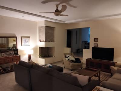 Investor Alert F7 1066 Syd Beautiful Liveable Double Unit House 6Bedroom 2d/d 2 tvl 2 Kitchen with sqtr Front Lawn Huge Parking Near to Markaz and Park Prime Location