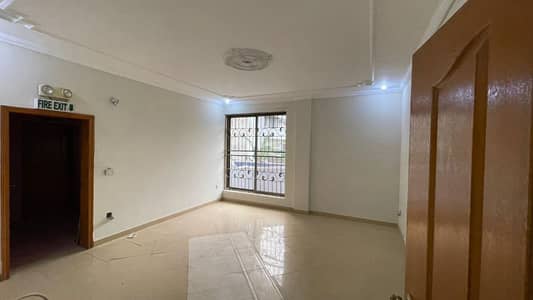 1 kanal Commercial hall available for rent