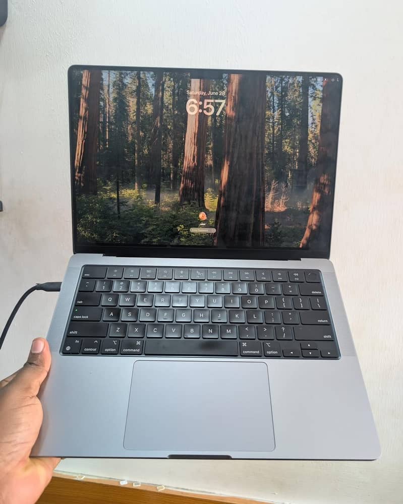 MacBook Pro M1 Sharp & Powerful 0