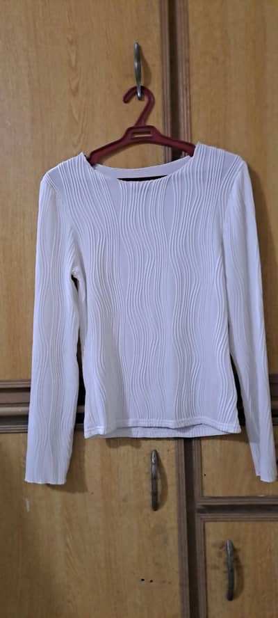small size white textured shirt