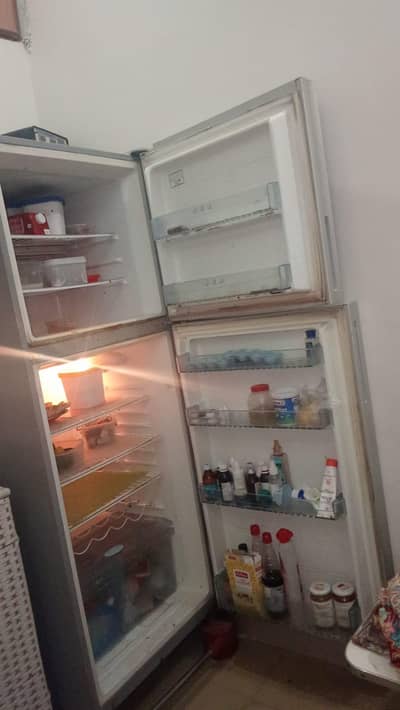 Haier Red Glass jambo size ,10,years old almost ,very good condition