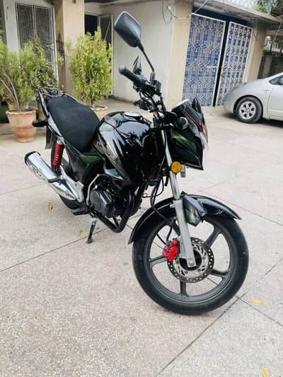 Honda Cb150f. Milage only 27k engine pack. like a new bike