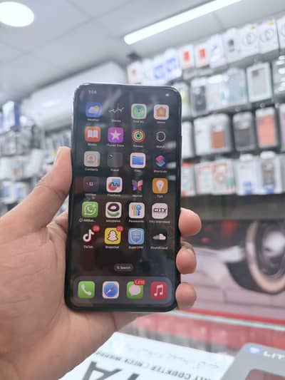 iPhone 11pro max 64gb pta approved