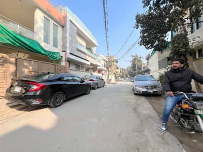 10 Marla Plot For Sale In Lda Avenue 60 Feet Road