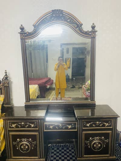 Dressing table with mirror