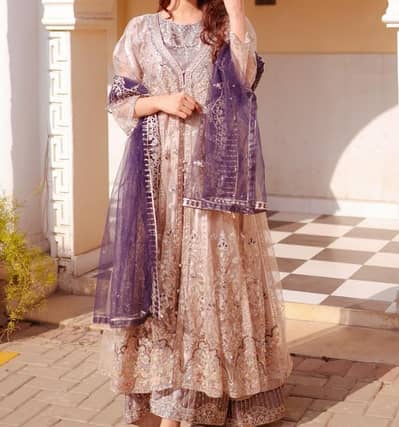 Heavy Embroidered Maxi with Silk Inner & Dupatta – Medium Size 