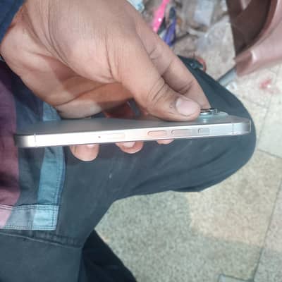 iPhone 16 pro jv 10/10 118 time charged 99 battery health.