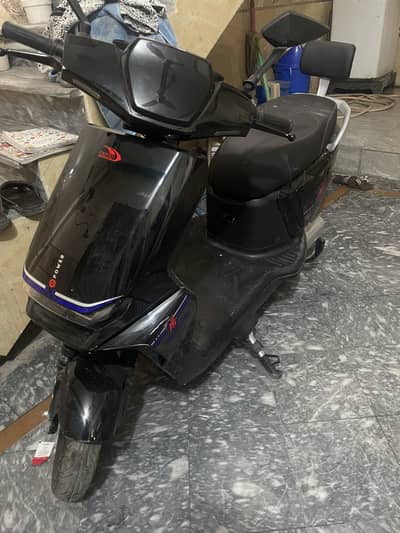 United smart pro electric scooty