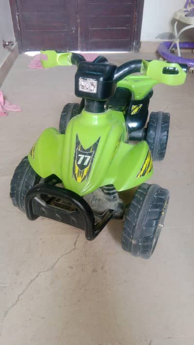 chargeble kids car for sale look like new