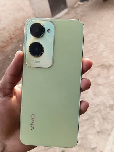 Vivo y 18 6/128 10 by 10